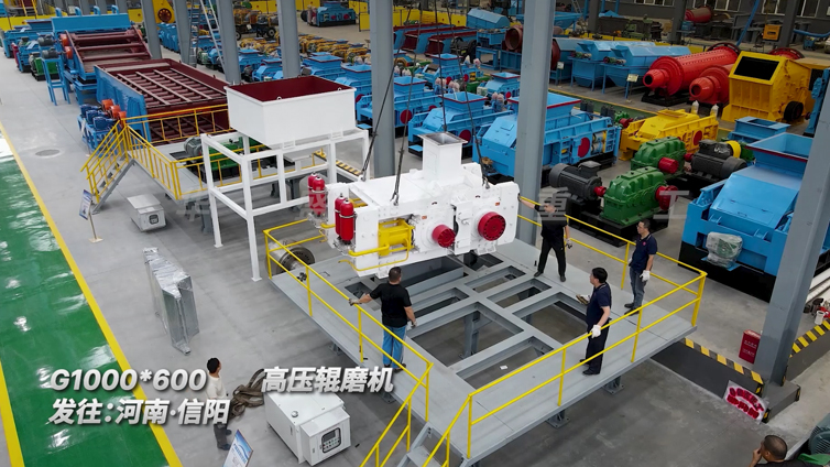 大型高壓輥磨機(jī)粉碎玄武巖時產(chǎn)200噸，能耗低產(chǎn)能高