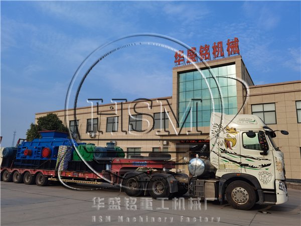 2PGY1210全液壓對(duì)輥制砂機(jī)裝車(chē)發(fā)往湖南益陽(yáng)