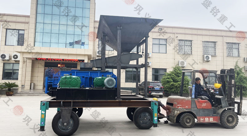 移動(dòng)對輥破碎機(jī)